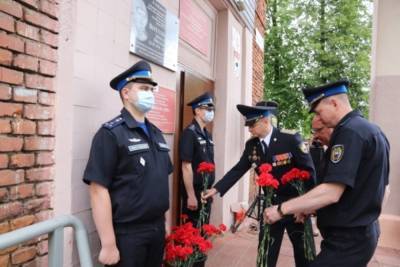 На одной из школ появилась мемориальная доска памяти ивановца, погибшего в Венгрии