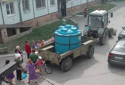 В Локомотивном — водный коллапс из-за аварии: питьевую воду возят по ночам, ее не хватает