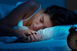 Сон в летнюю ночь: как высыпаться даже в сильную жару