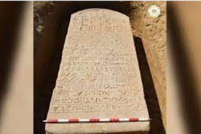 Фермер обнаружил 2600-летнюю каменную плиту египетского фараона