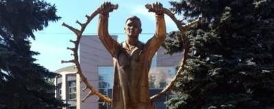 В центре Челябинска установили памятник врачам, борющимся с коронавирусом