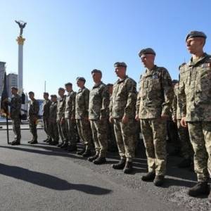 Президент наградил 12 украинских военных, часть из них посмертно