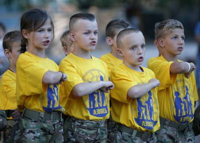 Киевский депутат призвал начать тотальную подготовку детей к войне...