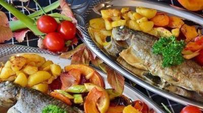 Диетолог Арзамасцев рассказал, какие продукты не сочетаются с рыбными блюдами