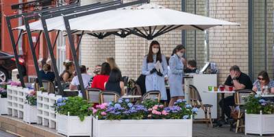 Московские власти разрешили посещать летние веранды и кафе без QR-кода