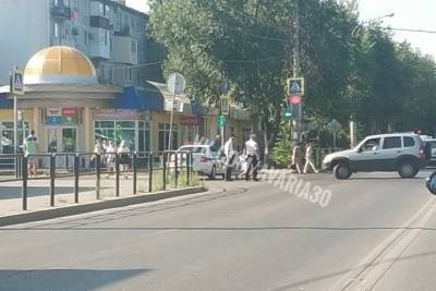В Астрахани перекрыли улицу из-за аварии