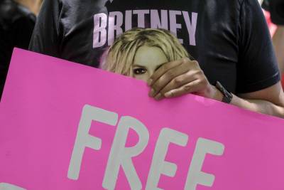 Бритни Спирс попросила суд отменить 13-летнее опекунство над ней