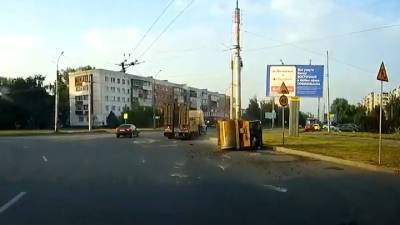 Момент аварии с катком в Великом Новгороде попал на видео