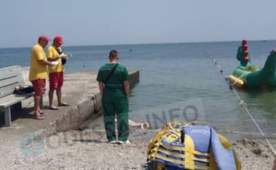 "Полчаса назад ее видели живой на берегу": трагедия на пляже в Одессе, фото