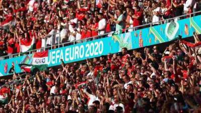 Фанаты Венгрии повернулись спиной к полю во время гимна Германии на Евро-2020