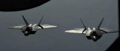 США дважды поднимали истребители F-22 из-за российских маневров около Гавайев