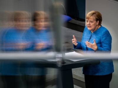 Меркель заявила о необходимости прямого диалога ЕС с Кремлем