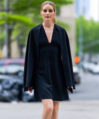 Маленькое черное платье-кейп: элегантный образ Оливии Палермо