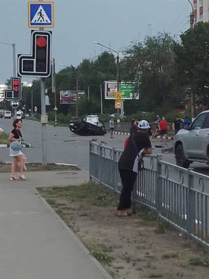 На перекрестке в Засвияжье столкнулись две легковушки