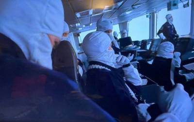Экипаж британского эсминца надел огнезащитные костюмы после предупредительных выстрелов россиян