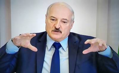 Лукашенко допустил возможность введения военного положения