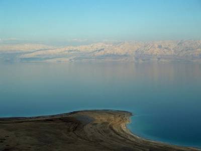 Минерал, раньше встречавшийся только в метеоритах, найден у Мертвого моря