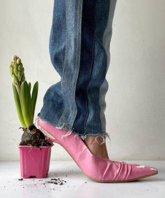 Инстаграм недели: странные и прекрасные туфли из цветов, ягод, овощей и других неочевидных материалов