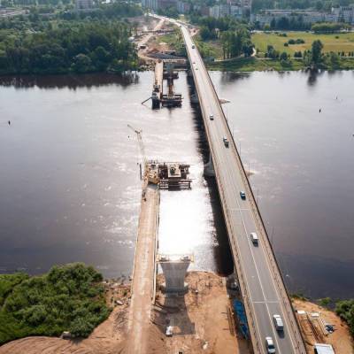 В Киришах дорожники продемонстрировали новый мост — фото