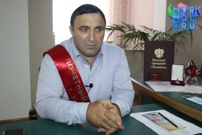 Врач-кардиолог Азиз Багандов стал Почетным гражданином города Каспийска