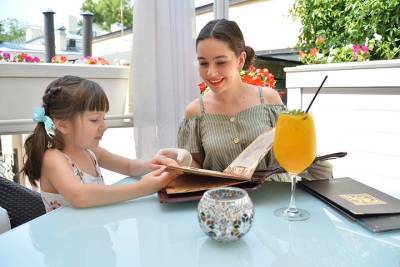 Московский ресторатор отметил важность сохранения семейного формата посещения заведений общепита