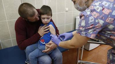 Эпидемиолог назвал необходимой вакцинацию детей от коронавируса