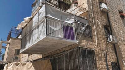 В Израиле начали строить опасные балконы: висят и могут рухнуть