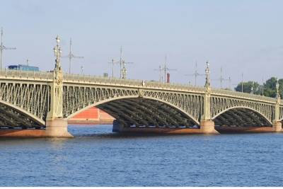 Троицкий мост закроют для водителей из-за «Алых парусов»