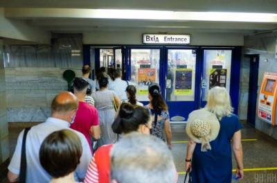 В столичном метро коллапс: оплатить проезд практически невозможно