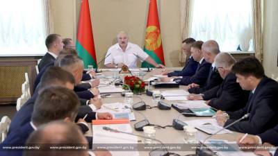 «Покажем мерзавцам»: Лукашенко пригрозил ввести военное положение...
