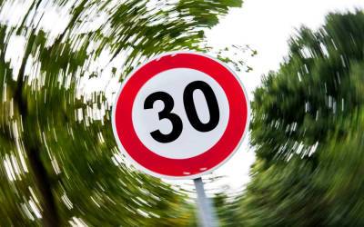 Больше 50% проголосовали за ограничение скорости до 30 км/ч в городах