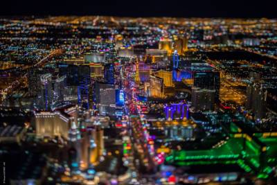 Лас-Вегас ночью с высоты 2600 метров
