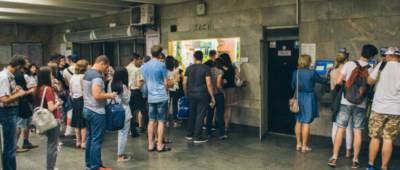 В метро Киева «поломалась» оплата карточками и через Apple Pay и Google Pay