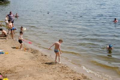 В Нижнем Новгороде отдыхающие накрыли утопленника пакетом и продолжили купаться
