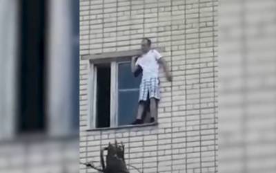 Житель Дзержинска прыгнул с пятого этажа