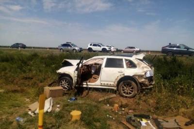 На трассе в Ростовской области в аварии погиб водитель «Порше Кайена»