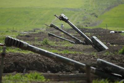 Азербайджан обвинил армянских военных в обстреле своих позиций