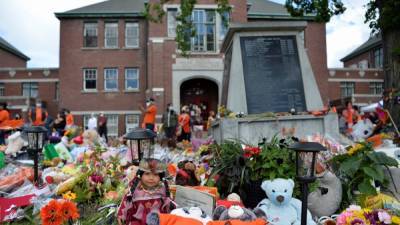 На территории канадской школы-интерната найдены ещё сотни безымянных могил
