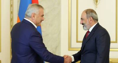 Никол Пашинян встретился с президентом ГК "Ташир"