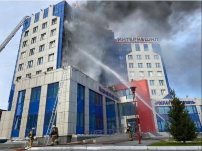 На Ямале в офисе «Роснефти» произошел пожар. Из здания эвакуировали 500 человек
