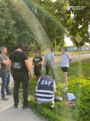 В Харькове ГБР задержало полицейского за сбыт наркотиков через «закладки»