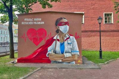 В центре Петербурга закрасили граффити с врачами-супергероями