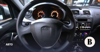 «АвтоВАЗ» вынужден выпускать автомобили без магнитолы и мультируля