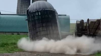 Эпичное падение зернохранилища в США записали на видео