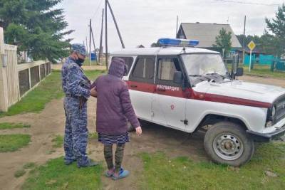 В Бурятии гостья оставила хозяйку без денег после совместной пьянки