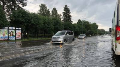 Улицу в Сестрорецке подтопило после долгожданного дождя