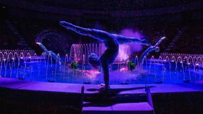Зрелищное шоу на воде проходит в Кемеровском цирке