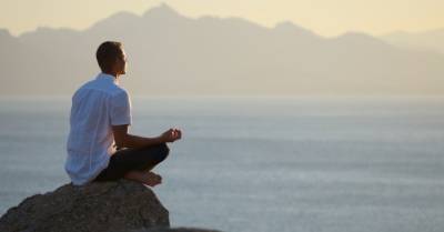 Улучшает память и замедляет старение: 6 подтвержденных наукой преимуществ медитации
