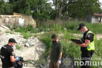 В Киеве мужчина зарезал знакомого и спрятал тело в яме