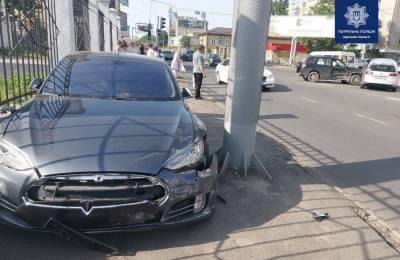 В Одессе столкнулись 3 авто, а пострадала пешеход